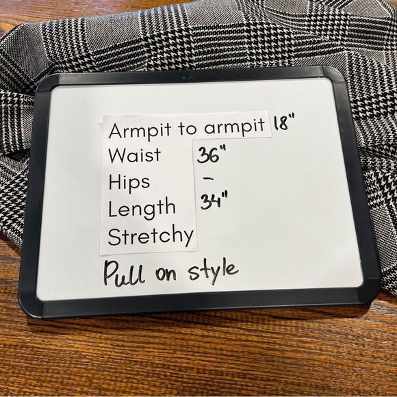 Sleeveless Black and White houndstooth Plaid print knee length Dress - Picture 8 of 12